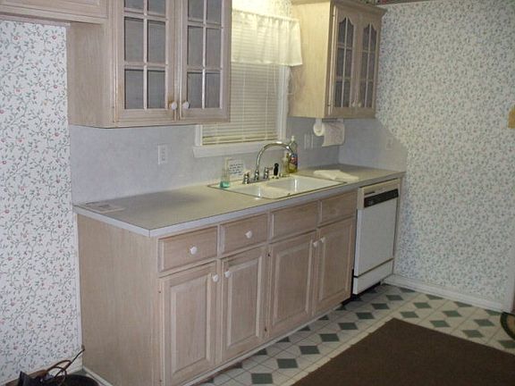 4th image of 1901 Avenue D