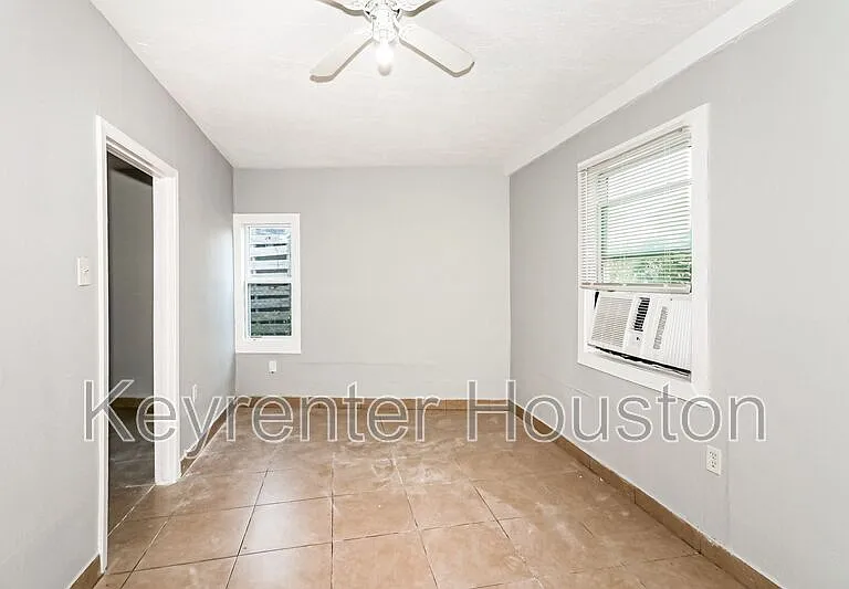 4610 Schroeder St #2 — Photo 8