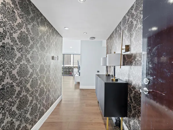 2016 Main St APT 717, Houston, TX 77002