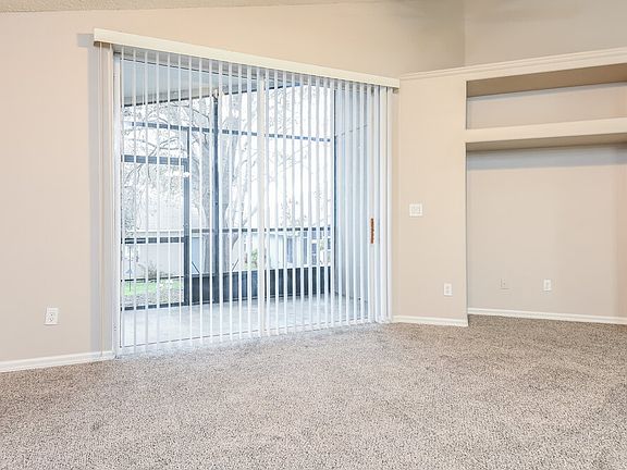 4th image of 1140 Stoneham Dr