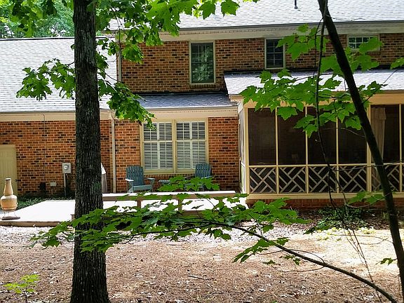 3rd image of 301 Forestview Dr