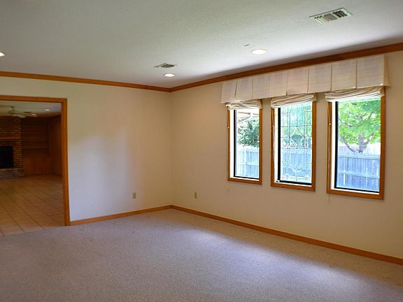 5th image of 2600 Juniper Dr