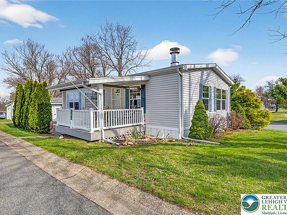 3rd image of 106 Comfort Ln