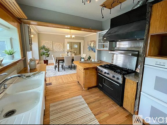 3rd image of 1002 Washtenaw Ave #5