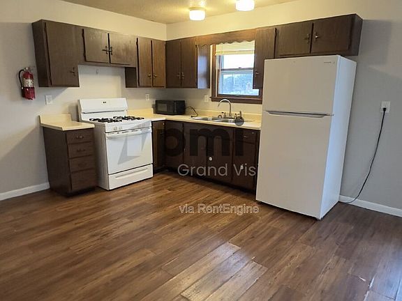 4th image of 16 W Buchanan Ave Unit 3
