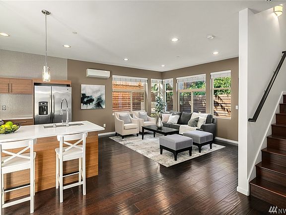 Open Architecture on the 1st floor.