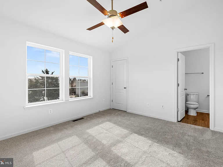 464 Peleton St — Photo 22