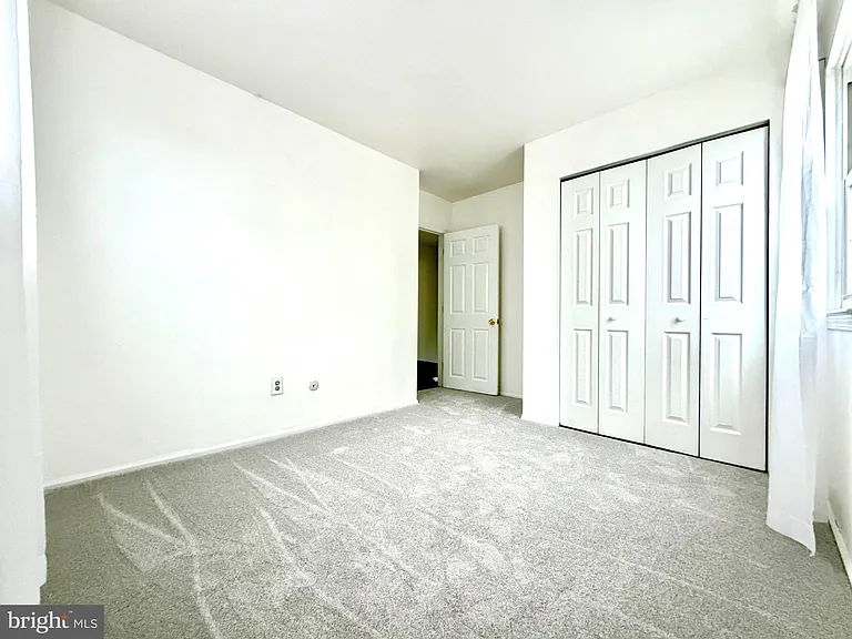 422 Village Ln — Photo 19