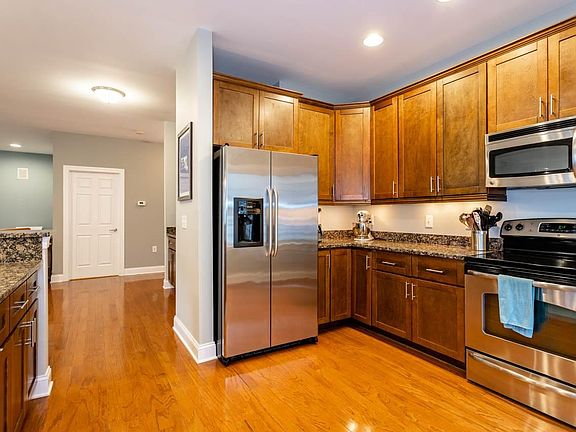 4th image of 200 Craigmore Dr