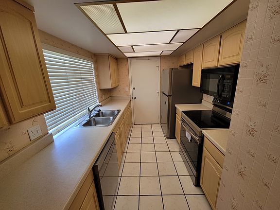 3rd image of 8808 N New World Dr