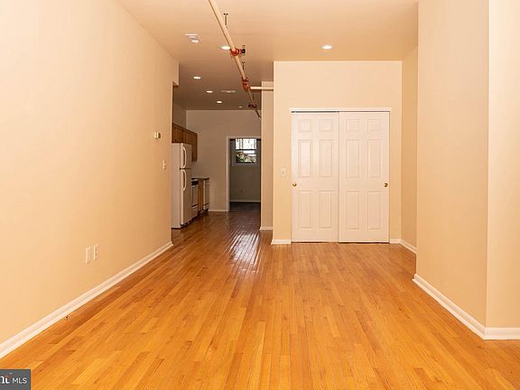 4th image of 1542 E Passyunk Ave Floor 1