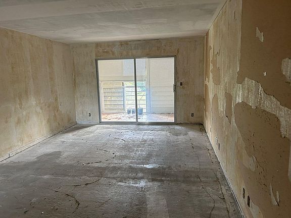 4th image of 3004 Portofino Isle #H4