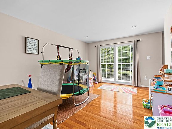 5th image of 5332 Seip Rd