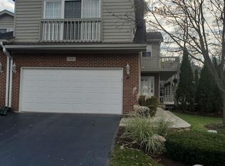 114 Willow Creek Ln, Willow Springs, IL 60480