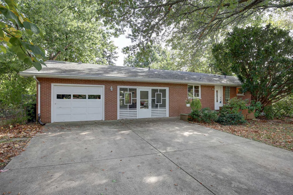 2020 Zuppke Dr photo 1