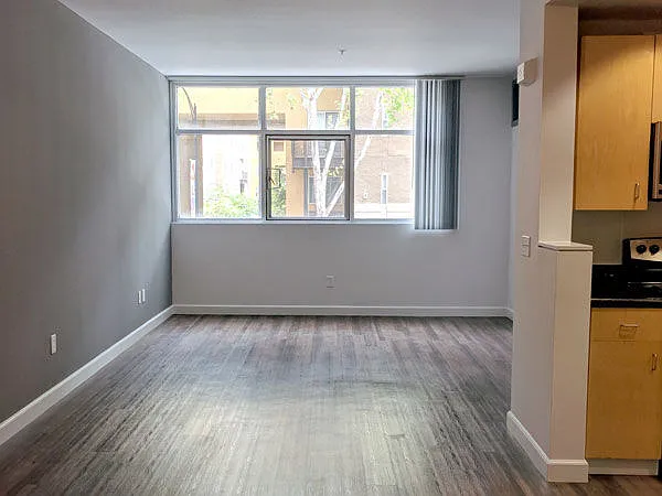 33 South Third — Photo 17