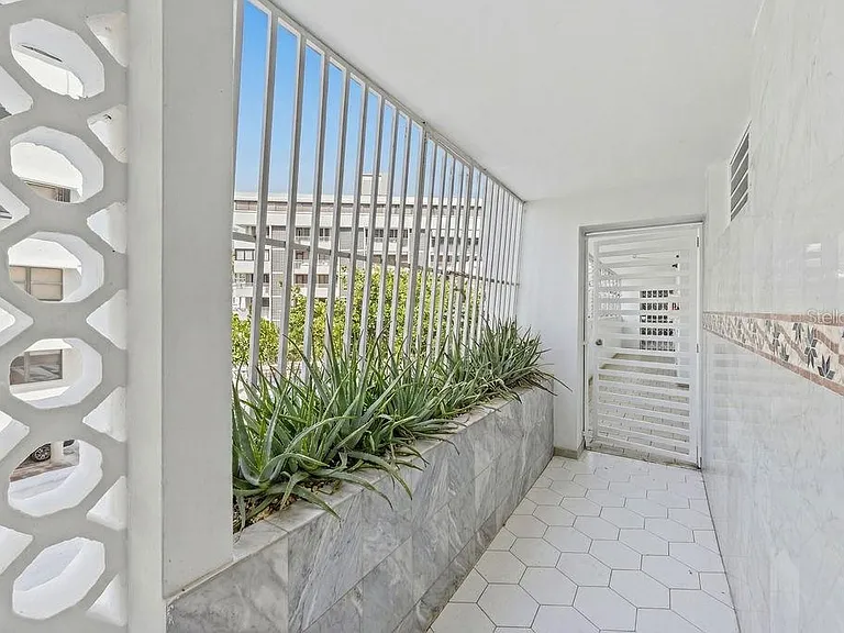 54 Kings Ct #2B — Photo 21