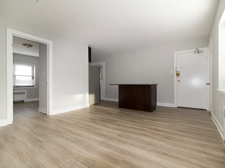 603, G1 - Living Room