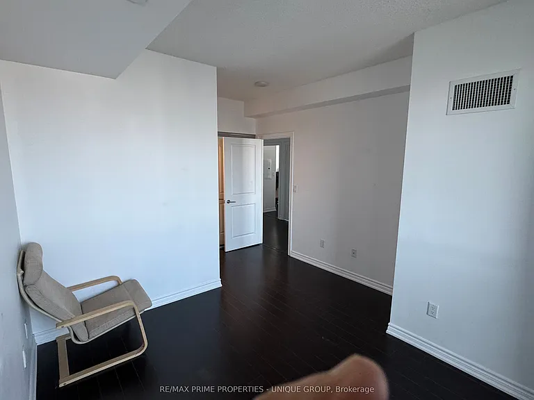 386 Yonge St #3807 — Photo 5