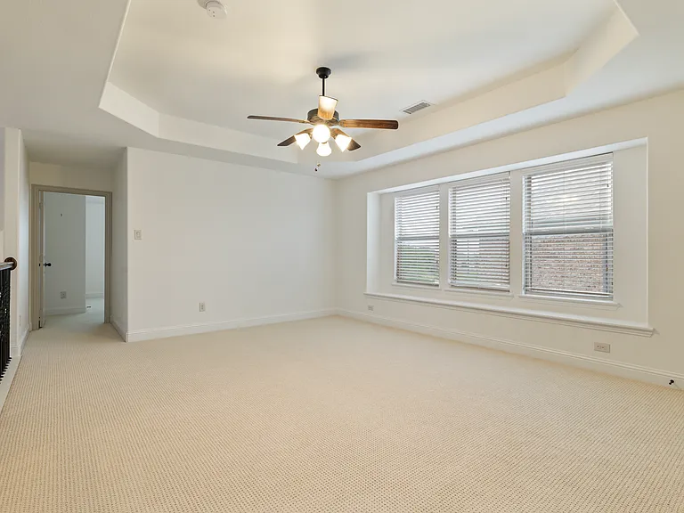 1040 Edgefield Ln — Photo 15
