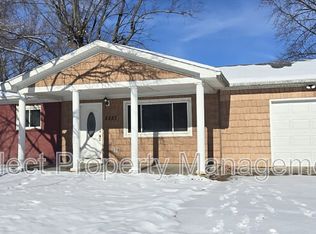 2327 Deerwood Dr, Fort Wayne, IN 46825