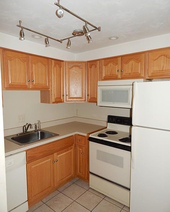 2nd image of 180 Main St APT 1107
