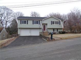 126 Redcoat Rd, Waterbury, CT 06704