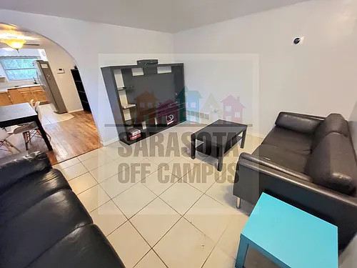 1157 41st St Photo 1