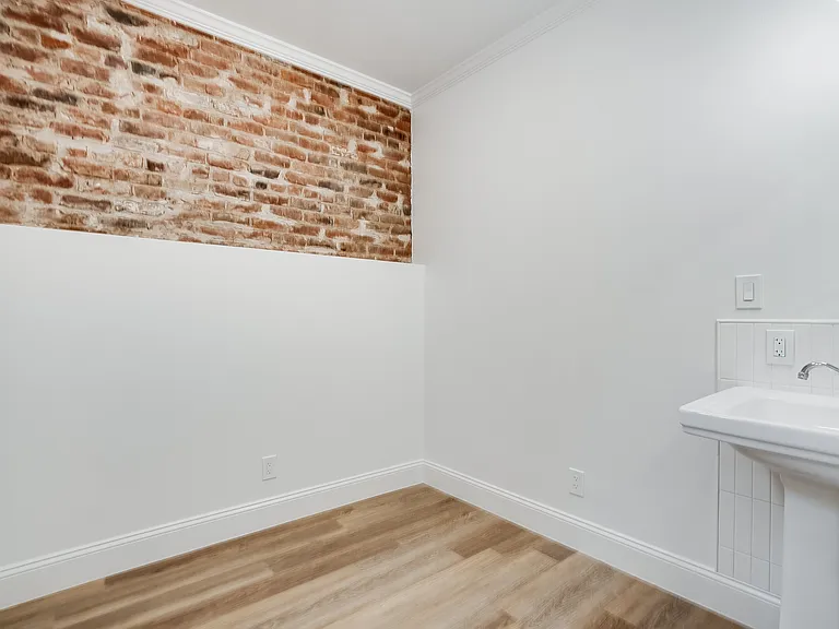 673 Broadway #5 — Photo 4