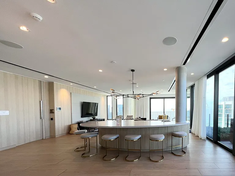 987 Queen St #3909 — Photo 8