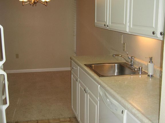 5th image of 877 Woodside Ln E Unit 7