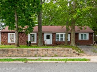 21 Pine Tree Dr, Bayville, NJ 08721