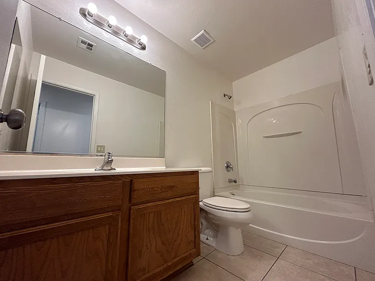 7028 S 46th Dr — Photo 20