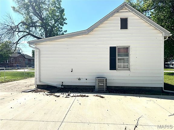 4th image of 123 W South St