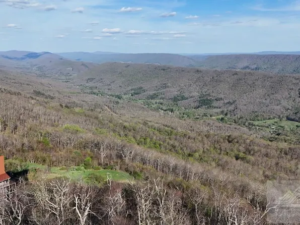 300 Overlook Ln, Rocky Gap, VA 24366