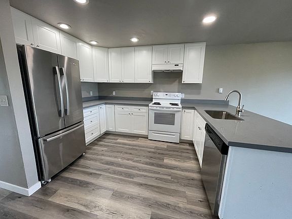 5th image of 5733 91st Ave NE Unit B