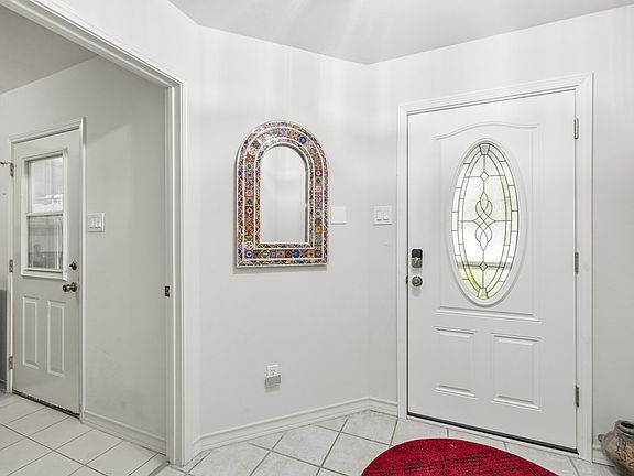 3rd image of 217 Oak Hill Dr