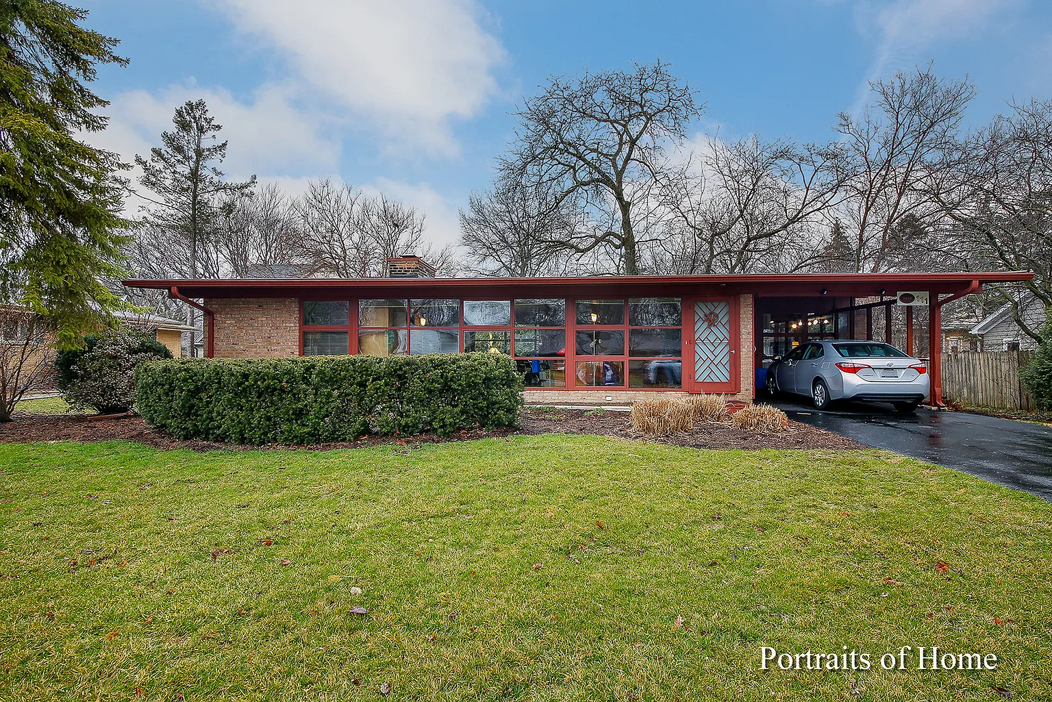 111 E Elm St photo 1
