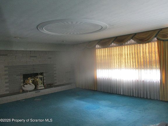 4th image of 47 Roosevelt St