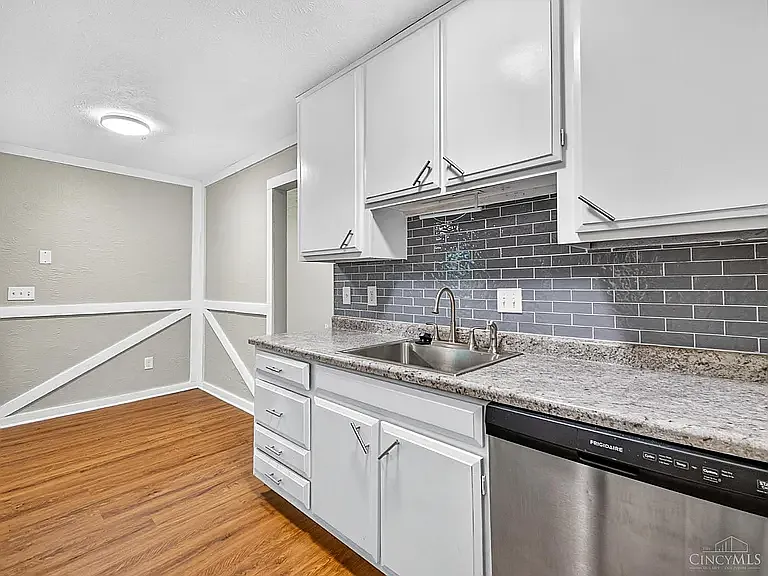 2432 Bracebridge Dr — Photo 5