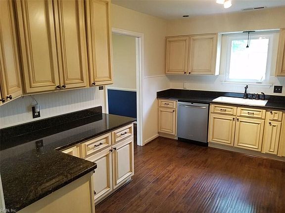 5th image of 5009 Meadow Pines Pl