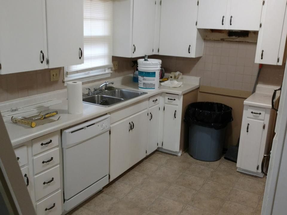 2nd image of 305 SW Rockwood St