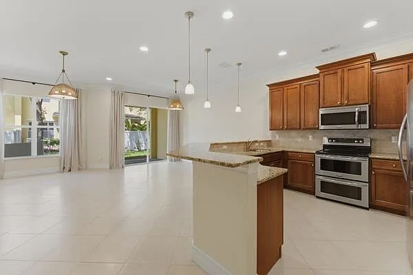 6109 NW Kendra Ln — Photo 8