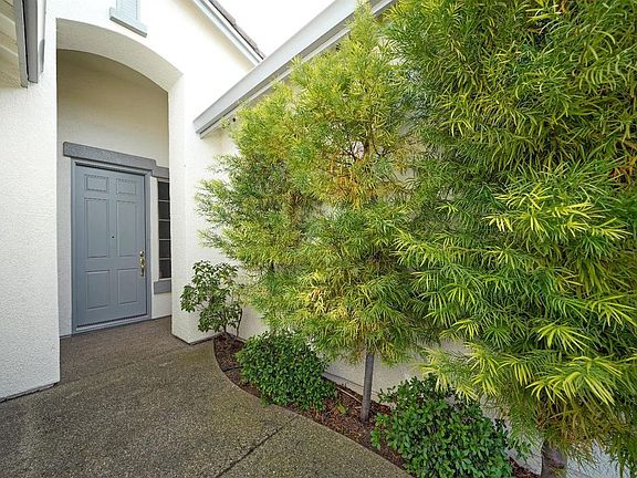 3rd image of 1927 Glenbrook Ln