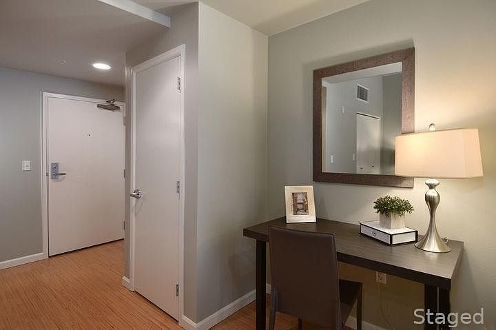 Entrance, Coat closet, Nook