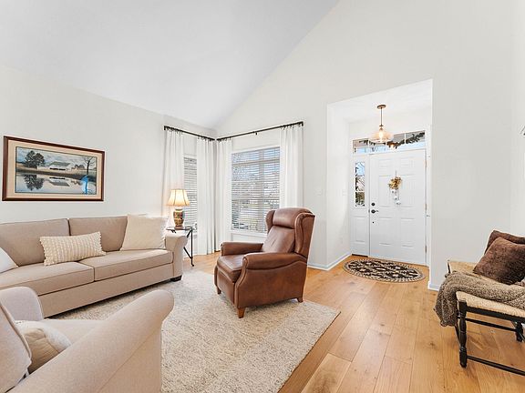 5th image of 11 Daffodil Rd