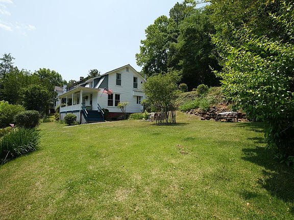3rd image of 1061 Riverview Ln