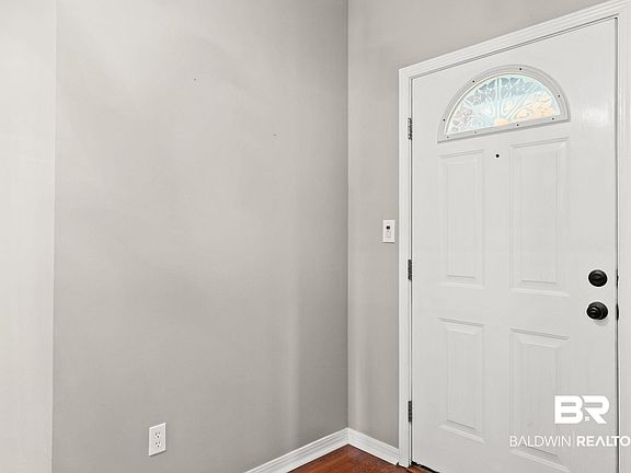 4th image of 9410 Clubhouse Dr