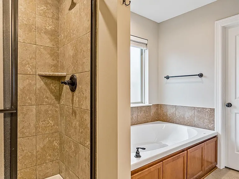 2396 Tallgrass Cir — Photo 14