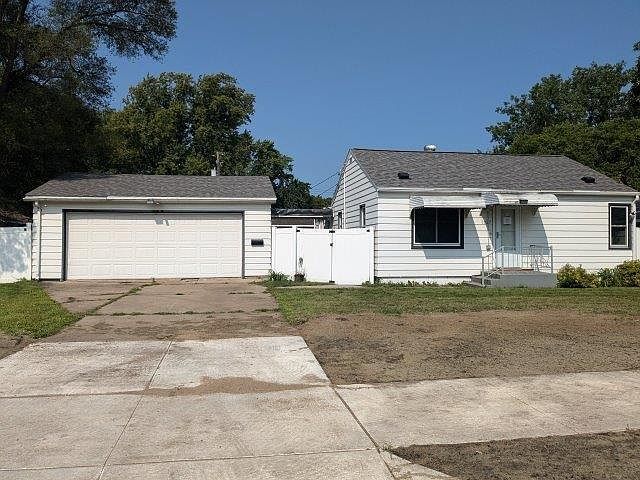 1st image of 1027 32nd Ave N